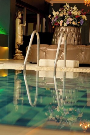 Indoor pool, open noon to 11:00 PM, free cabanas, sun loungers - Hotel Ickale (Ankara)