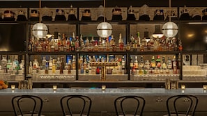 3 restaurants; breakfast, lunch, dinner, and brunch served