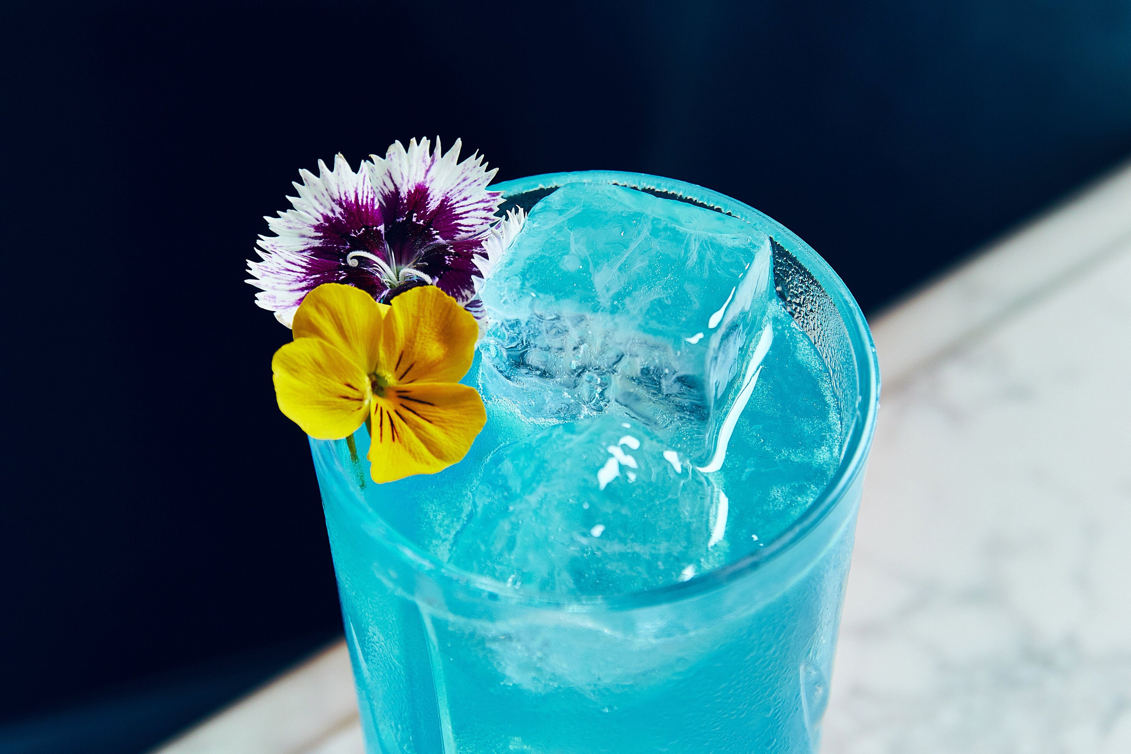 3 restaurants, breakfast served