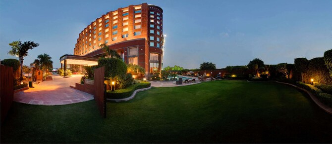 Book Radisson Blu Hotel Noida in Delhi | Hotels.com