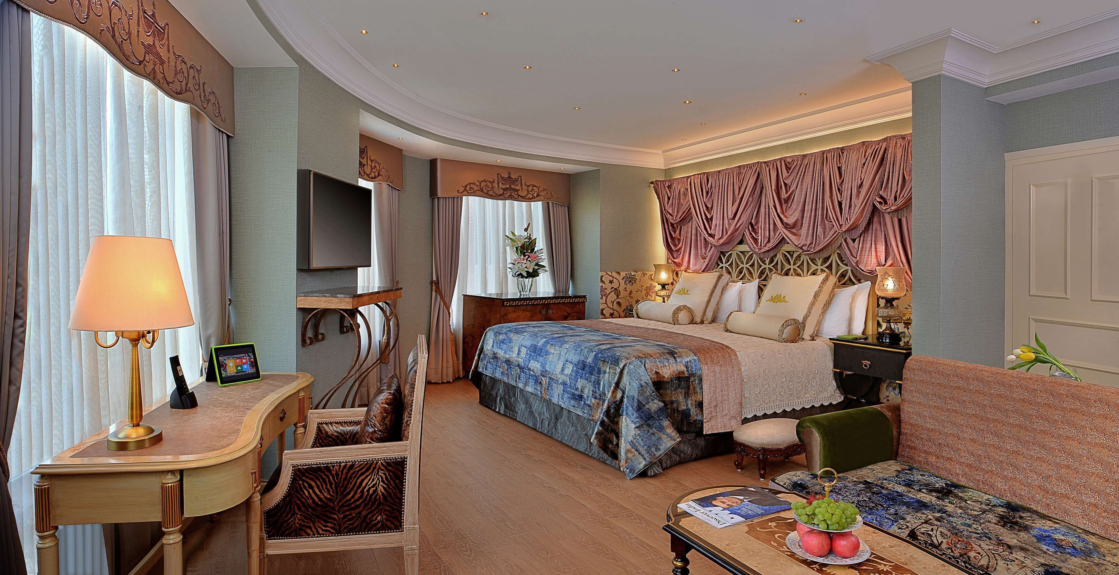 Premium bedding, minibar, in-room safe, desk