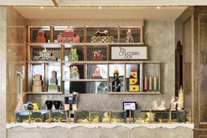 2 restaurants; lunch and dinner served - Radisson Blu Hotel Noida (Noida)