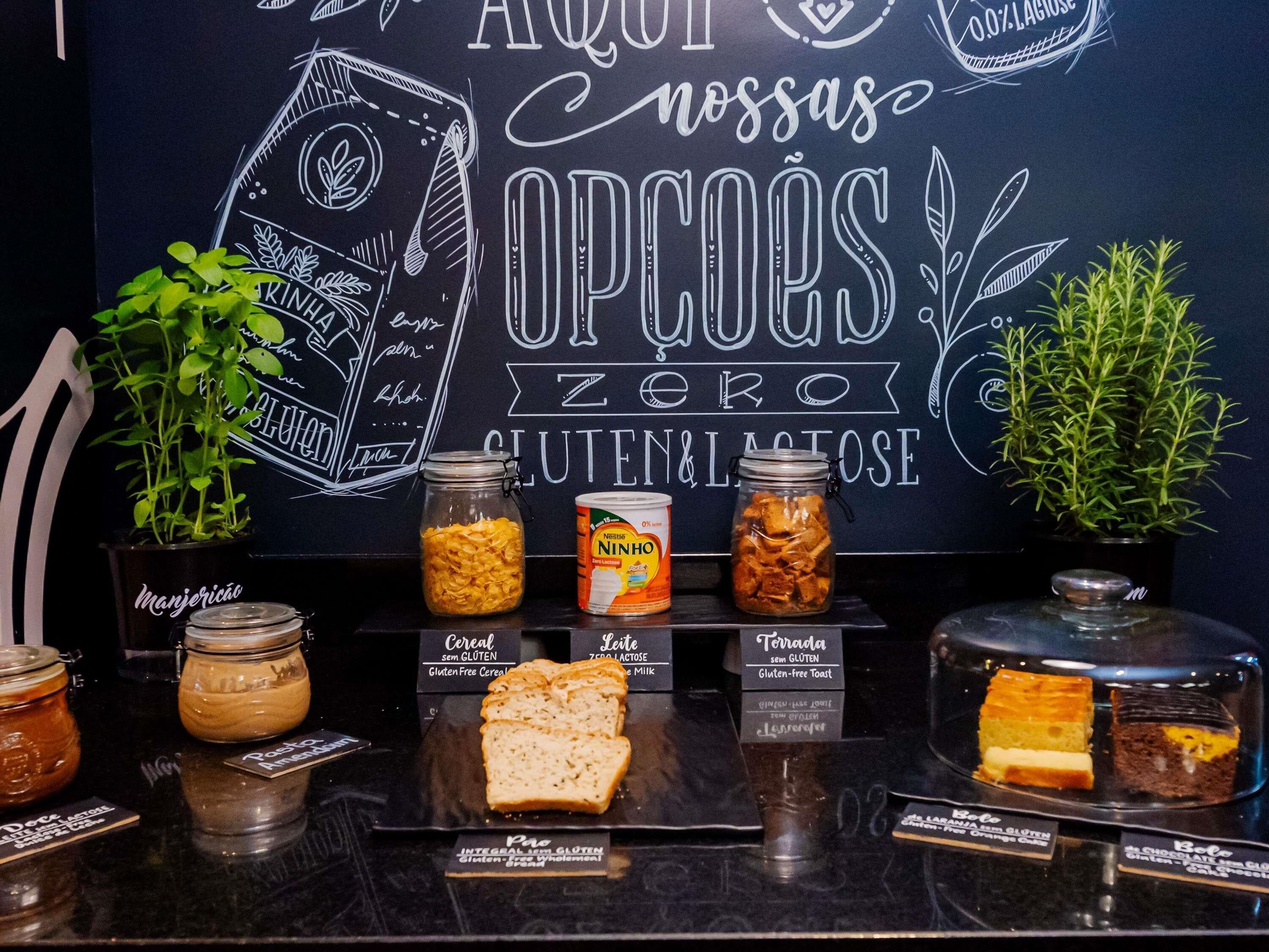 Daily buffet breakfast (BRL 58.00 per person)