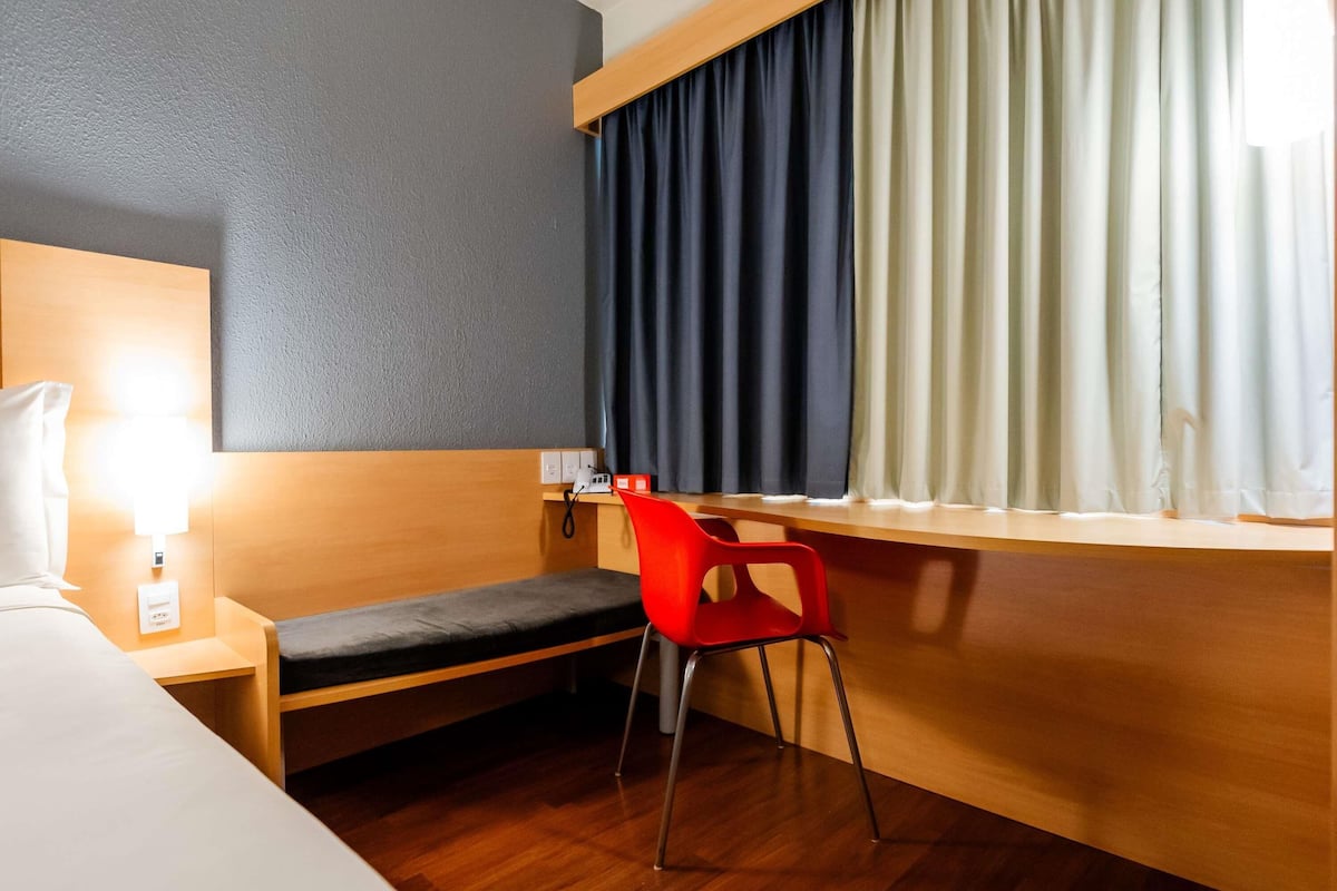 Minibar, desk, blackout drapes, soundproofing