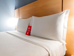 标准房, 1 张双人床 | 迷你吧、办公桌、遮光窗帘、隔音