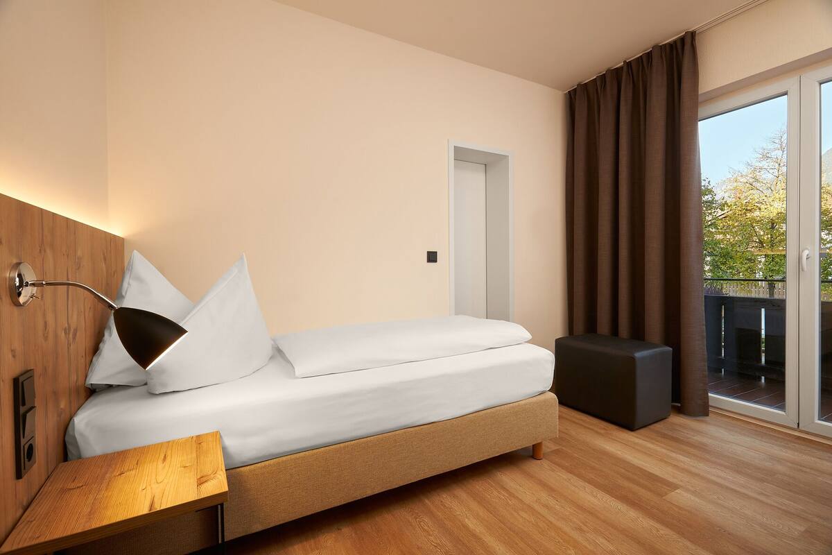 Hypo-allergenic bedding, free minibar, in-room safe, desk