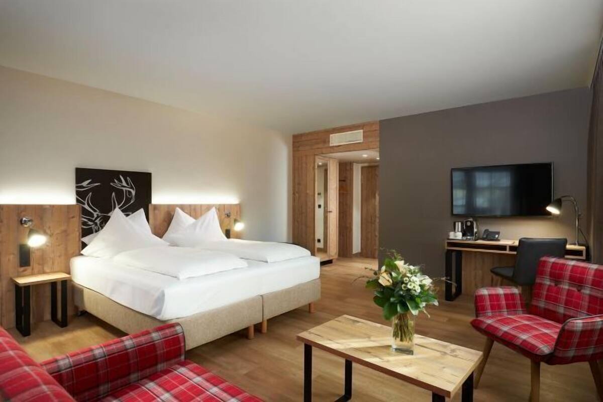 Hypo-allergenic bedding, free minibar, in-room safe, desk