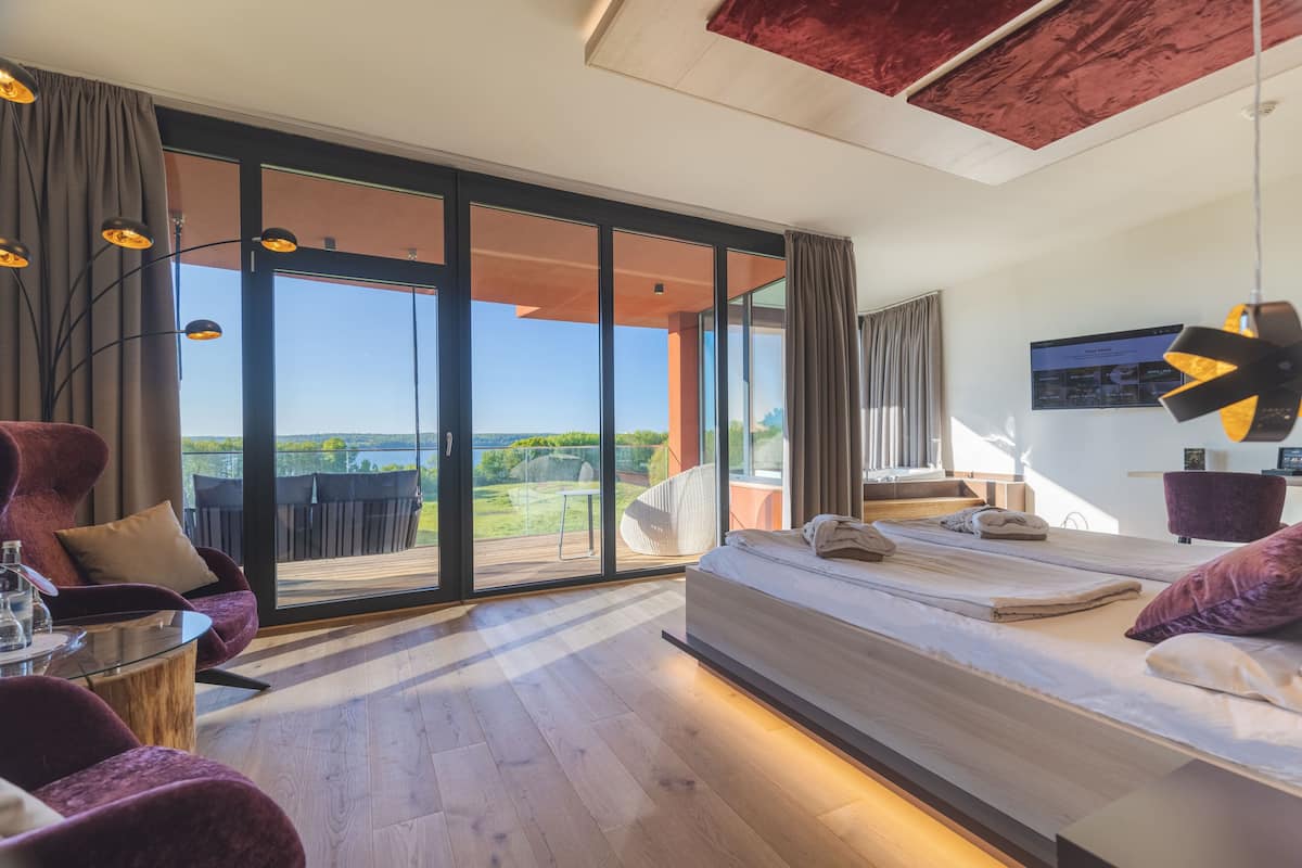 panoramic suite | hypo-allergenic bedding, in-room safe, blackout curtains, soundproofing