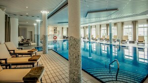 Innendørsbasseng