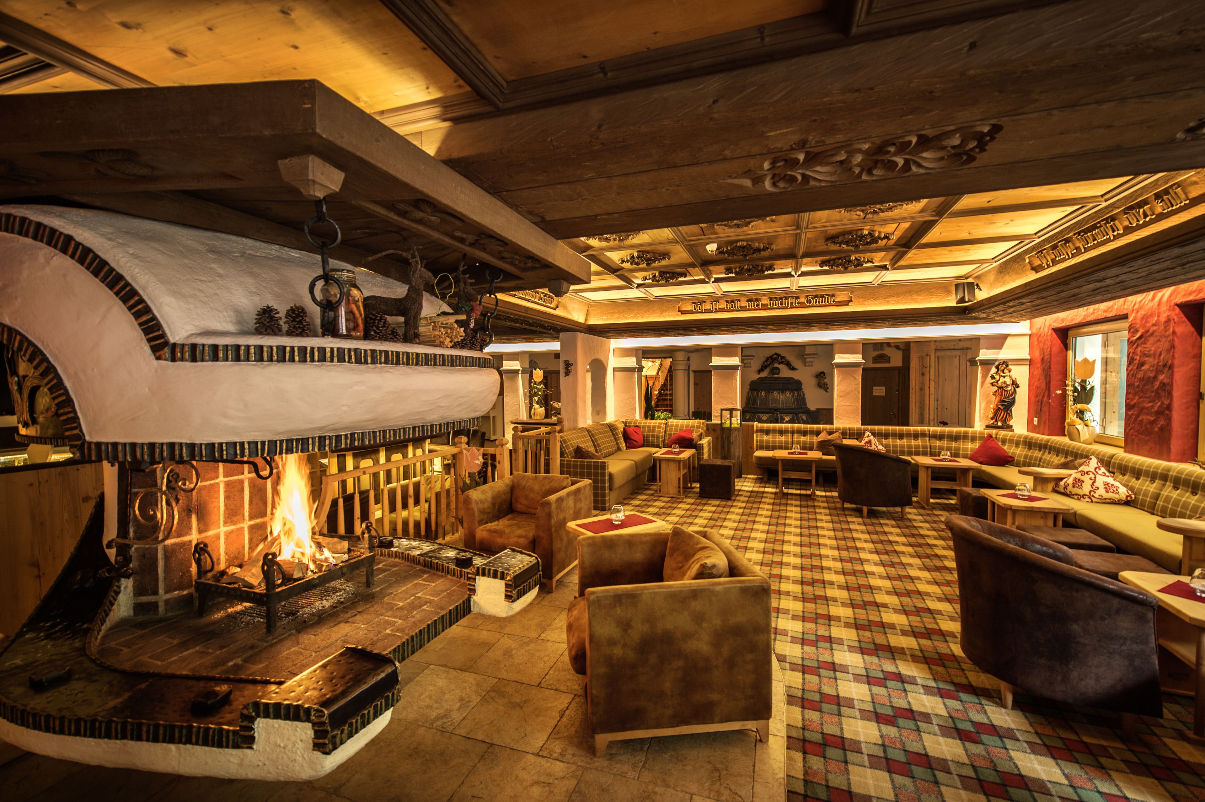 serves lunch and dinner