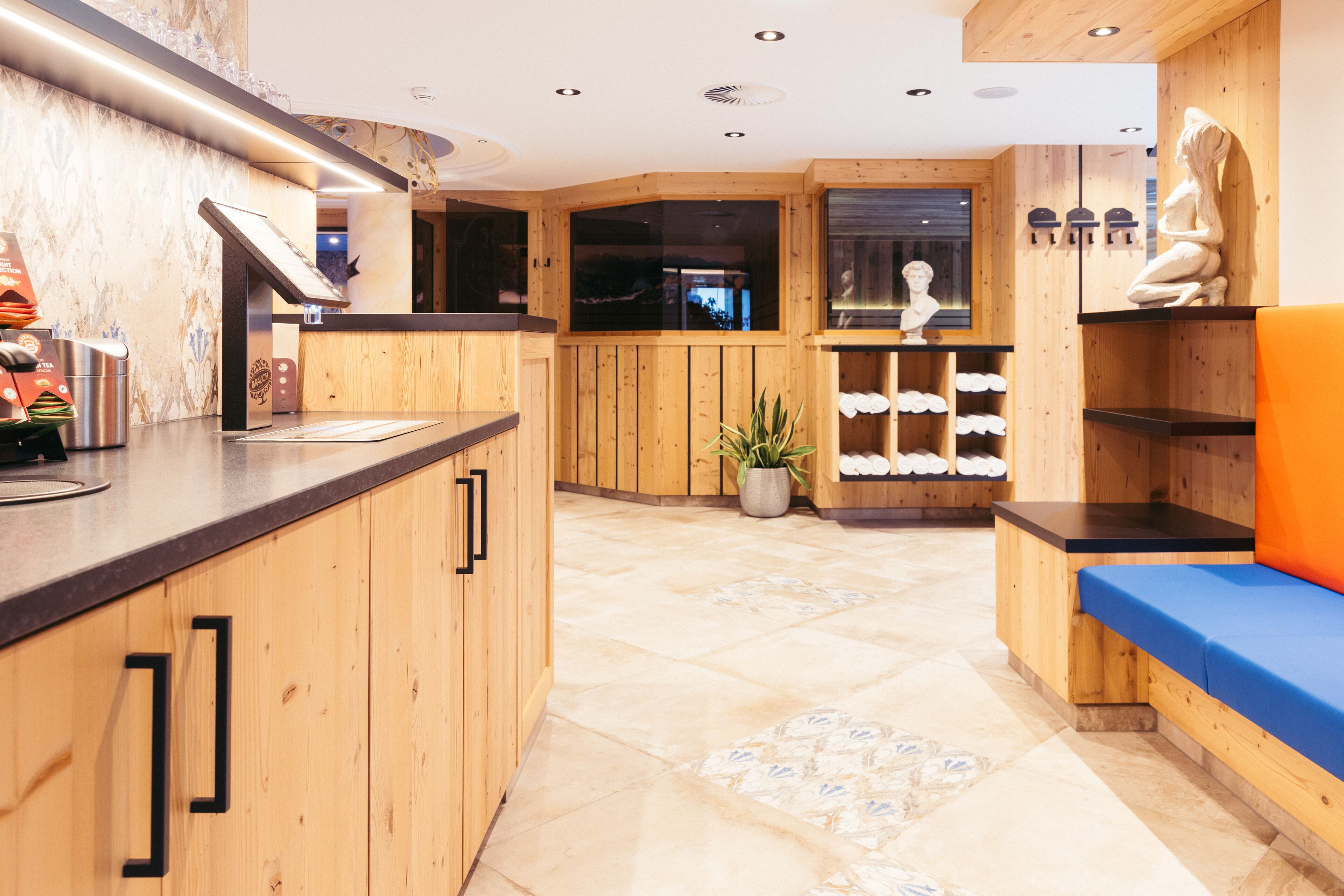 sauna, body treatments, hot stone massages, sports massages, body scrubs