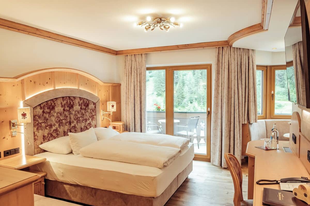 romantic room (kuschelsuite) | 1 bedroom, premium bedding, minibar, in-room safe