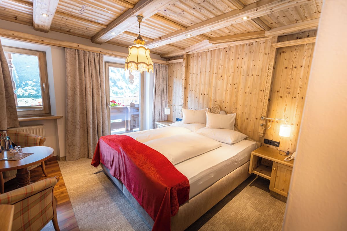 Ropa de cama de alta calidad y minibar 