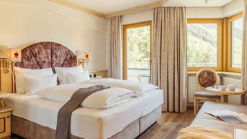 Deluxe dubbelrum | SÀngtillbehör av högsta kvalitet och minibar