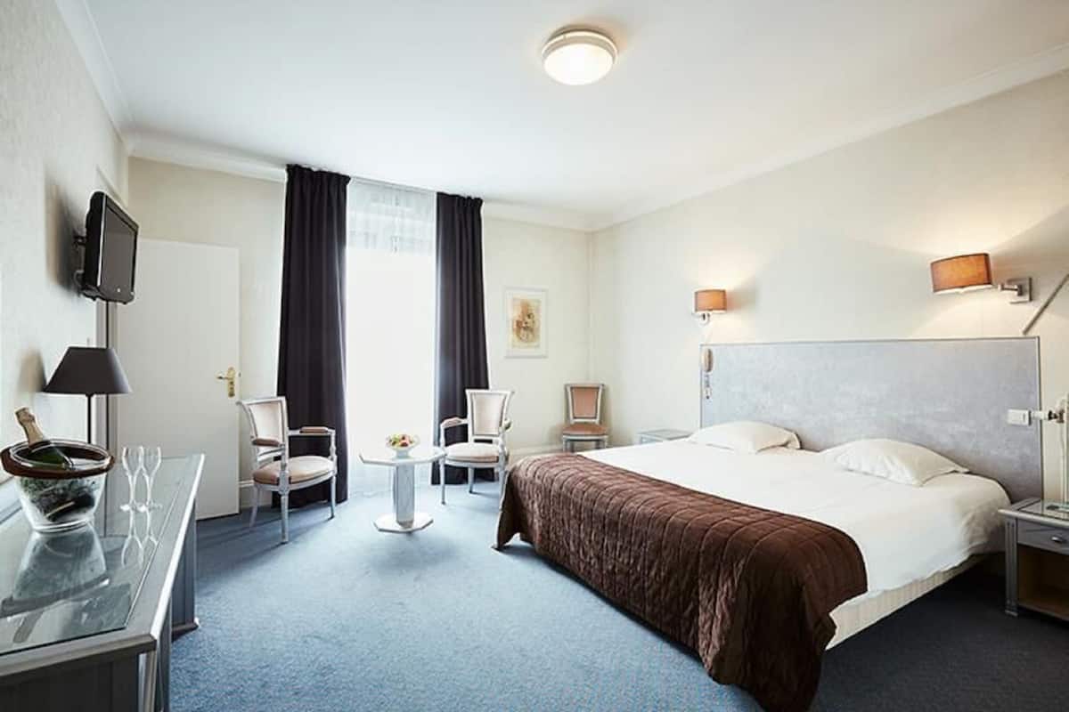 classic suite | in-room safe, blackout curtains, soundproofing, free cots/infant beds