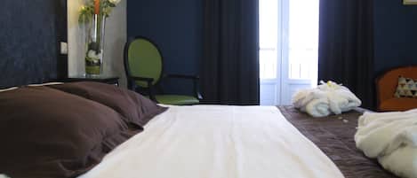 Habitación con 1 cama doble o 2 individuales | Caja fuerte, cortinas opacas, sistema de insonorización