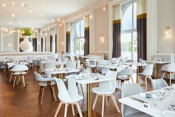 Breakfast, lunch, dinner served; French cuisine