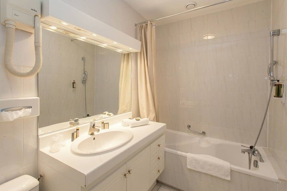 Free toiletries, hair dryer, bathrobes, towels