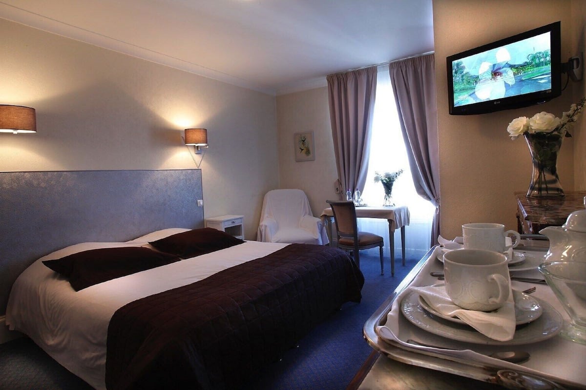 In-room safe, blackout curtains, soundproofing, free cots/infant beds