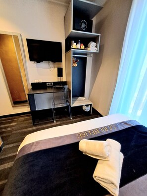 Habitación individual estándar | Camas con pillow-top y caja de seguridad en la habitación 