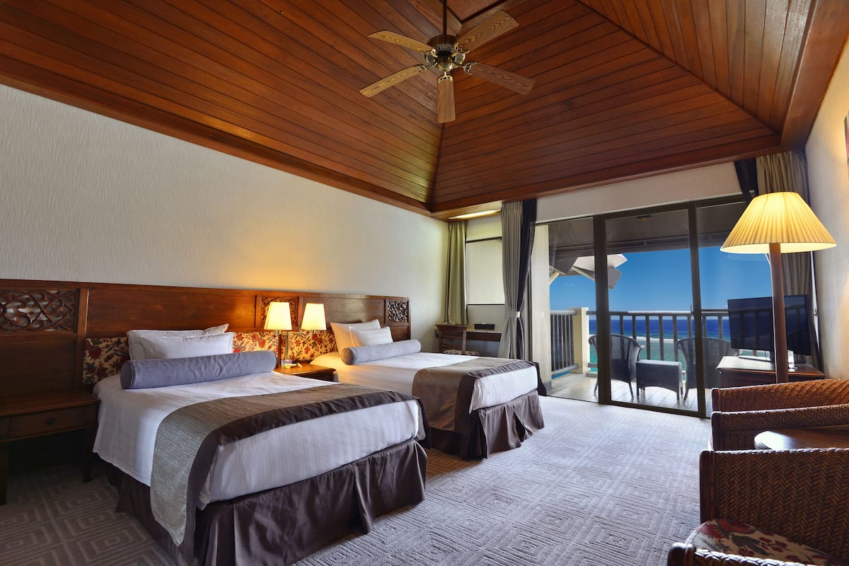 Deluxe Ocean Front | 1 bedroom, free minibar, in-room safe, desk