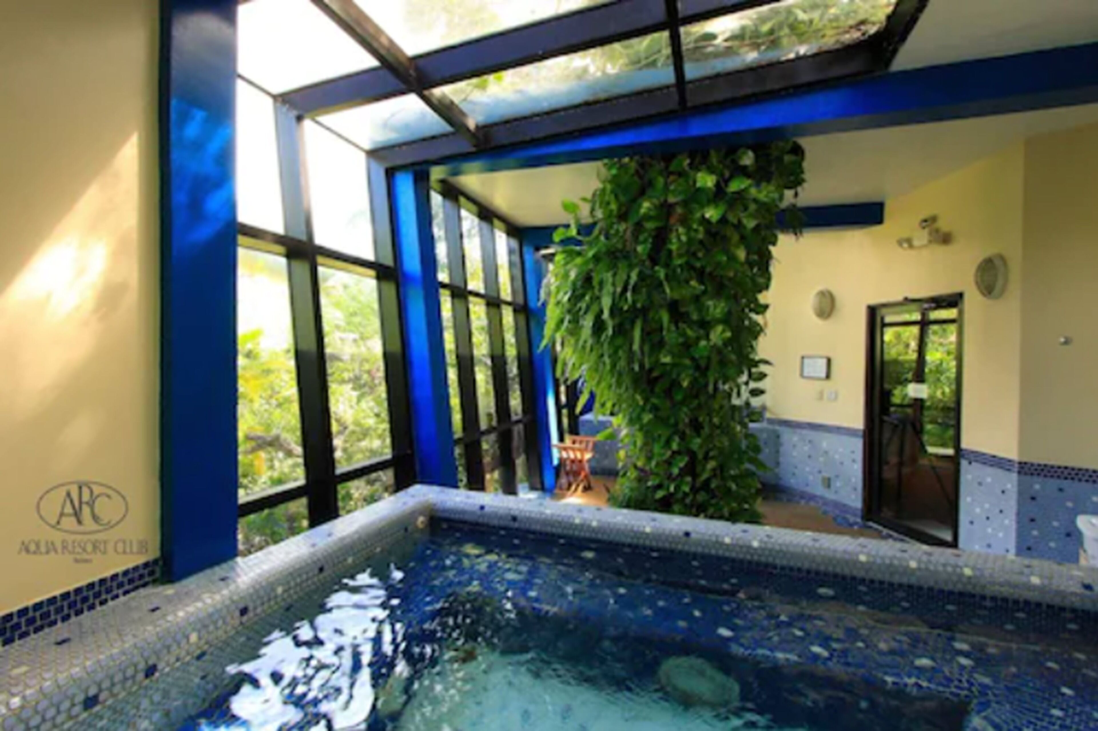 hot tub, body treatments, aromatherapy, body scrubs, facials, massages