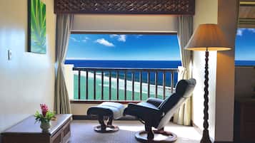 Suite | 1 bedroom, free minibar, in-room safe, desk