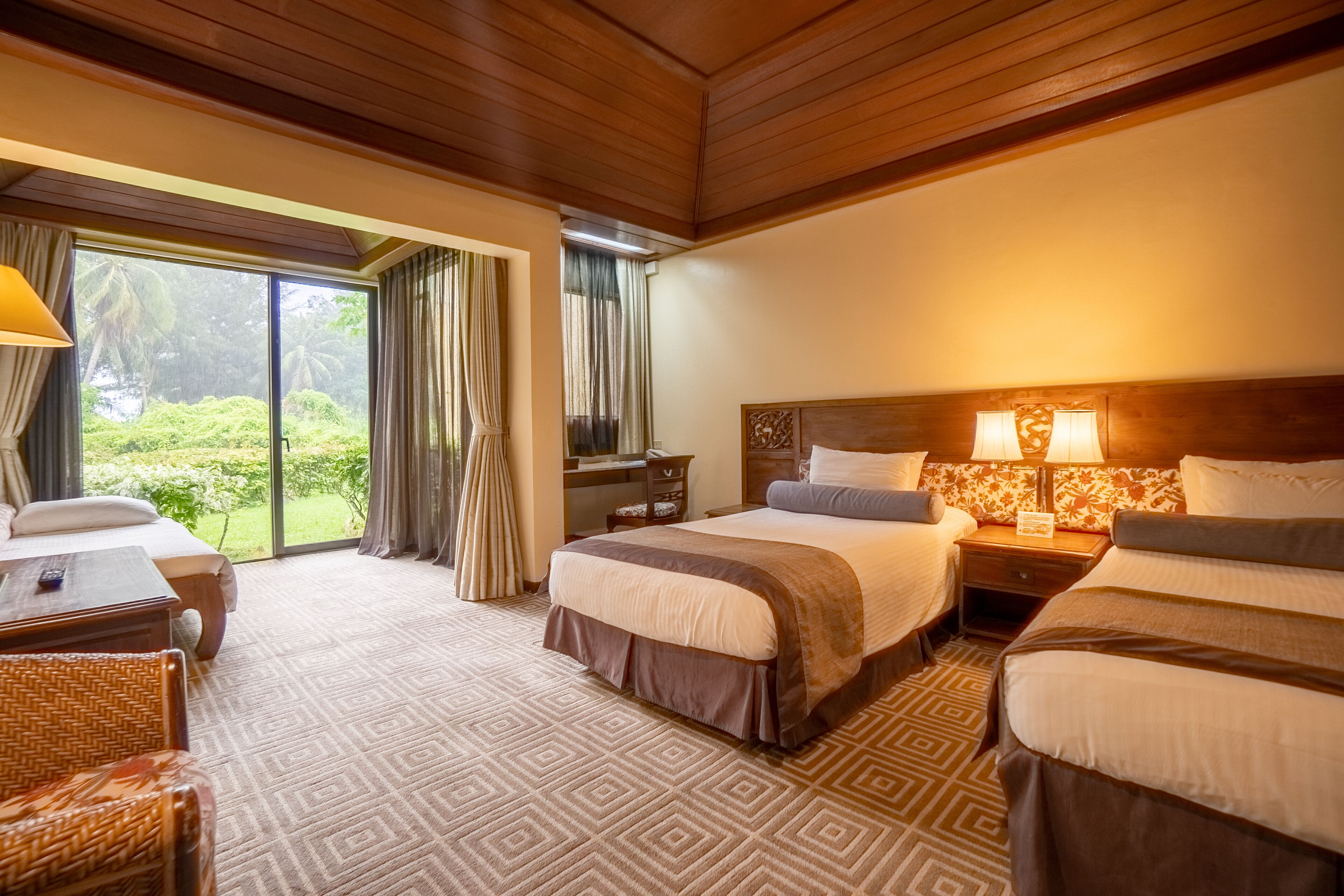 deluxe large garden view | 1 bedroom, free minibar, in-room safe, desk