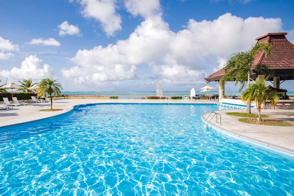 2 albercas al aire libre y camas balinesas (con cargo)