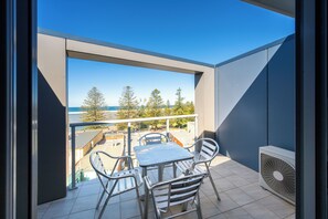 Apartamento, 2 habitaciones, vistas al mar | Vistas del balcón