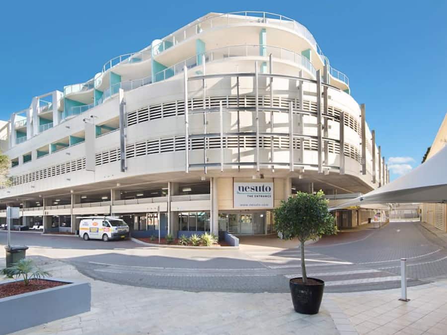 Vista frontal de la propiedad