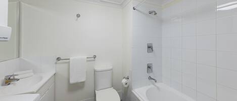 A bathroom with a toilet, sink, and bathtub.