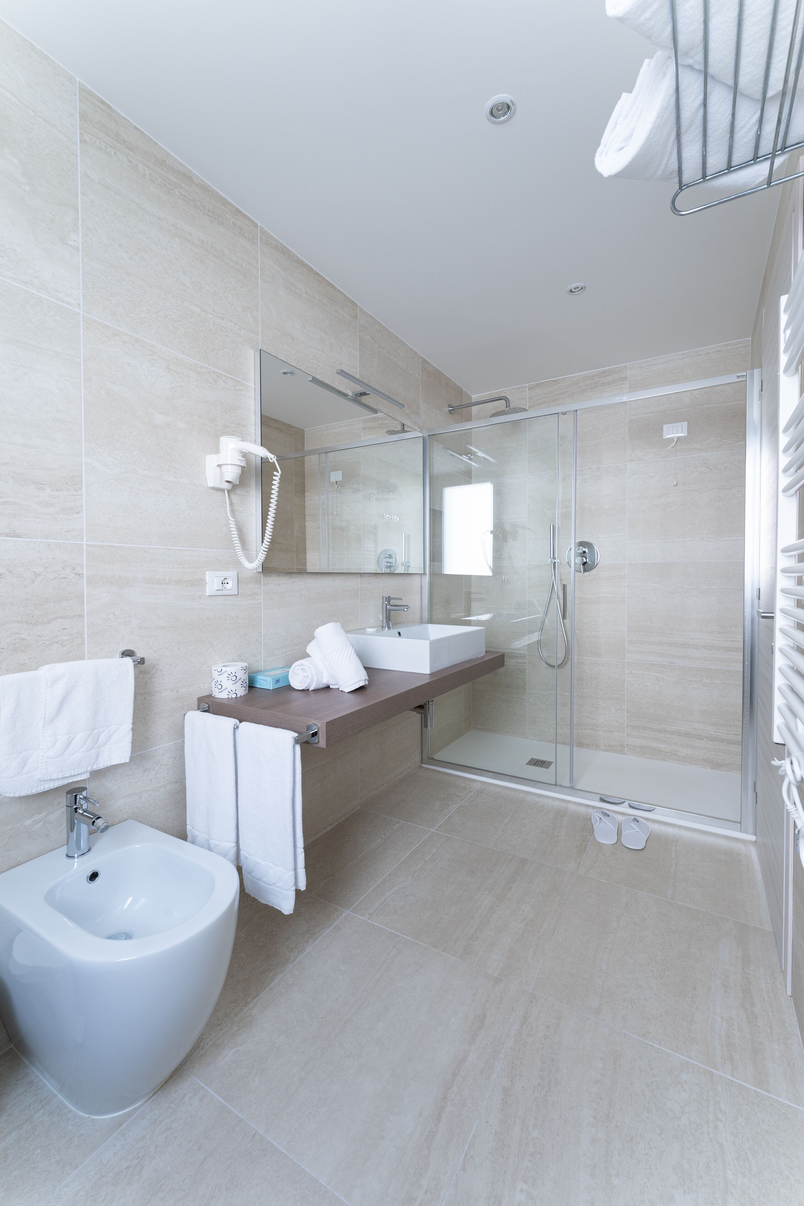 free toiletries, hair dryer