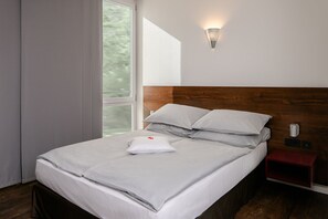 Standard Double Room (Frenchbed 140cm) | Minibar, desk, iron/ironing board, free WiFi - Auszeit Hotel – das Frühstückshotel (Düsseldorf)