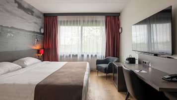 Deluxe Double Room, 1 King Bed | In-room safe, desk, iron/ironing board, free WiFi