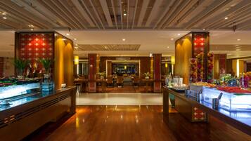 2 restaurants, spécialités Cuisine internationale