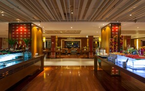 2 restaurants, breakfast, lunch, dinner served; international cuisine