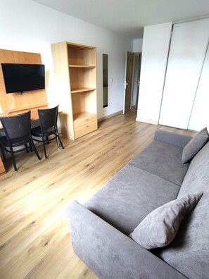 Apartment (T2) | Living area - Séjours & Affaires Grenoble Marie Curie (Grenoble)