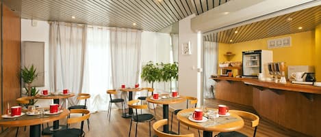 Continental breakfast for a fee on weekdays