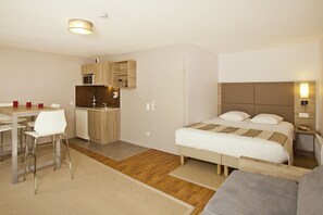 Iron/ironing board, free WiFi, bed sheets - Séjours & Affaires Strasbourg Kléber (Strasbourg)