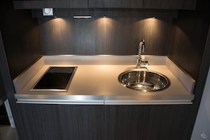 Studio | Private kitchenette | Fridge, microwave, stovetop, coffee/tea maker - Séjours & Affaires Aix-en-Provence Mirabeau (Aix-en-Provence)