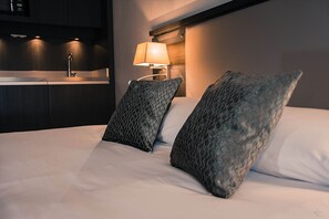Individually furnished, desk, soundproofing, iron/ironing board - Séjours & Affaires Aix-en-Provence Mirabeau (Aix-en-Provence)