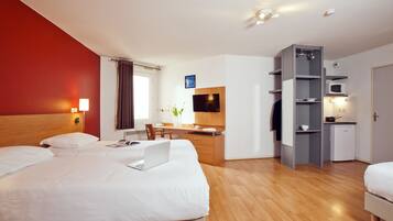 City Studio | Desk, free WiFi, bed sheets