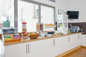 Petit déjeuner continental (10 EUR par personne)