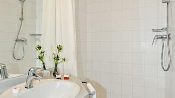 Shower, towels