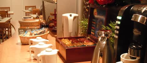 Buffet breakfast on weekdays (EUR 10 per person)
