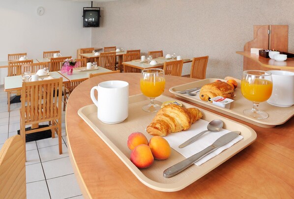 Frühstücksbuffet unter der Woche (10 EUR pro Person)