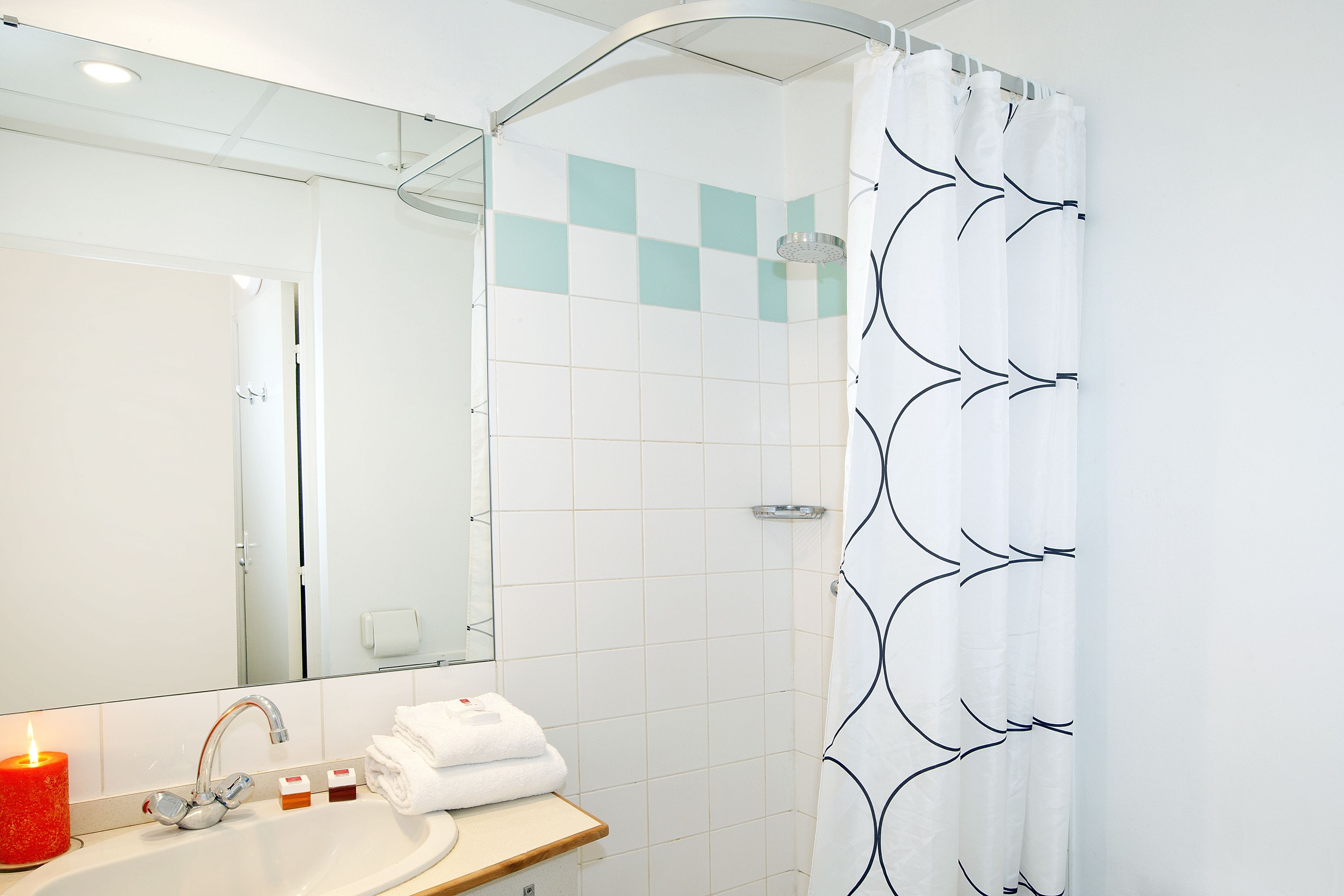Shower, towels