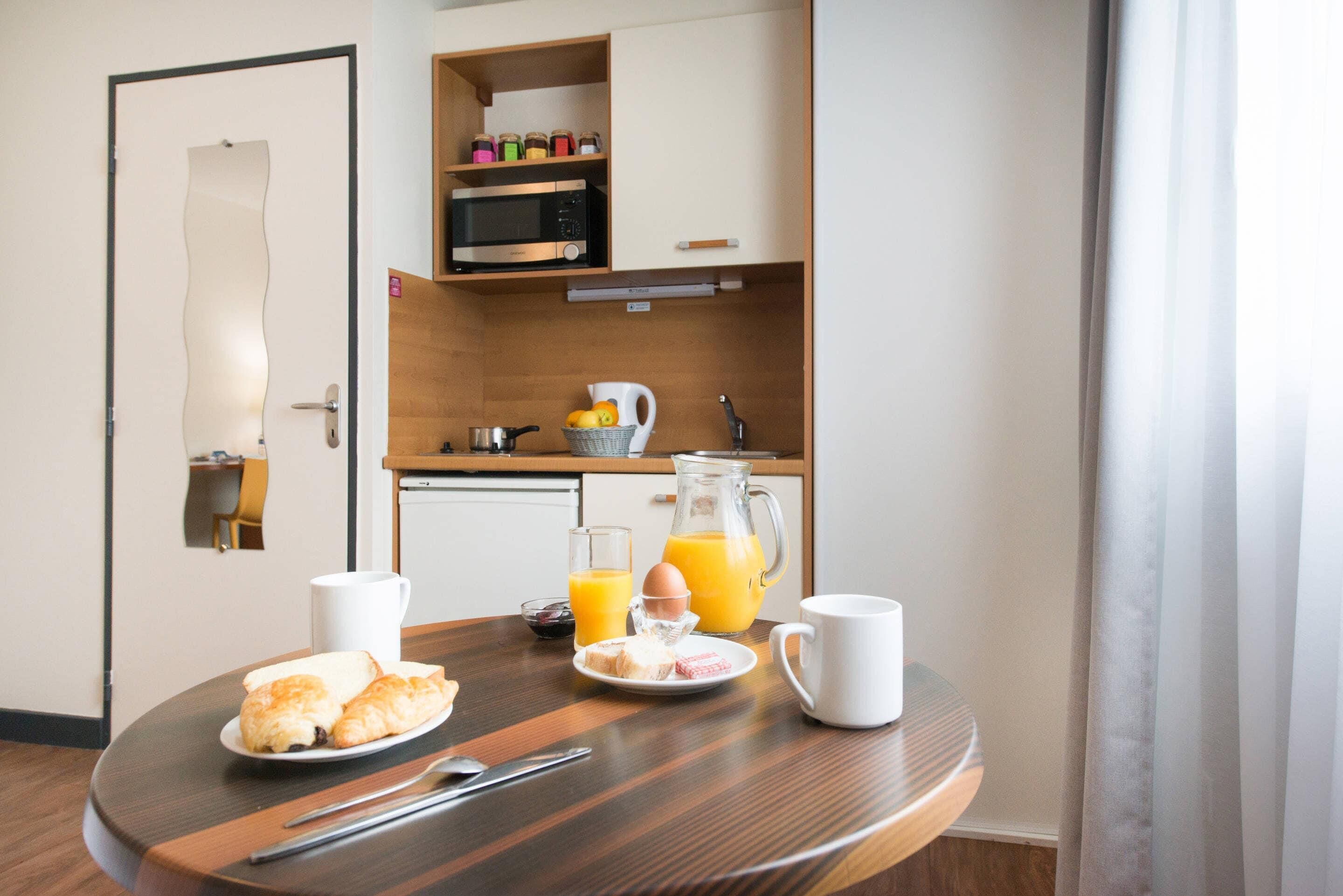 Studio standard | Private kitchen | Fridge, microwave, stovetop, electric kettle