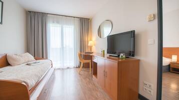 Appartement 1 chambre 4 personnes | In-room safe, desk, soundproofing, iron/ironing board